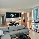 Modern 2 Bedrooms Downtown Montreal