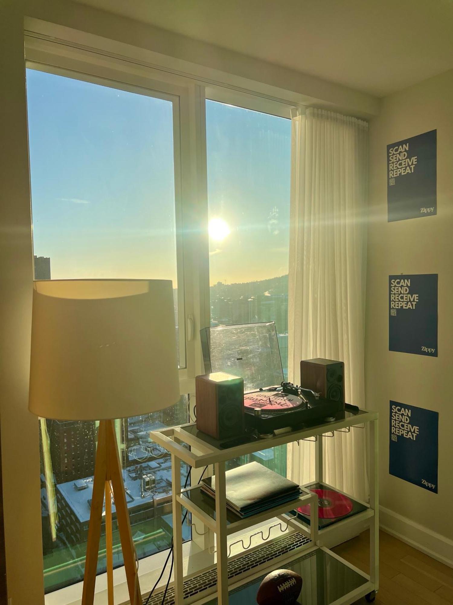 Modern 2 Bedrooms Downtown Appartement *